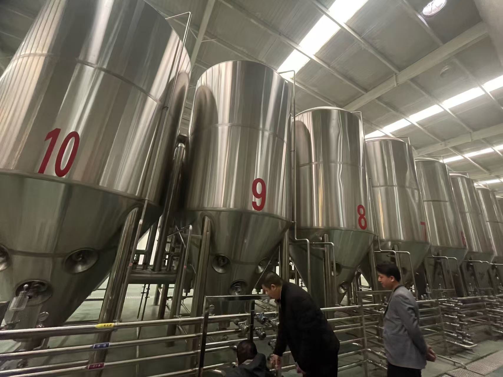 宾县精酿啤酒设备厂—平面布置、设备设计、制造、调试、培训等一条龙服务